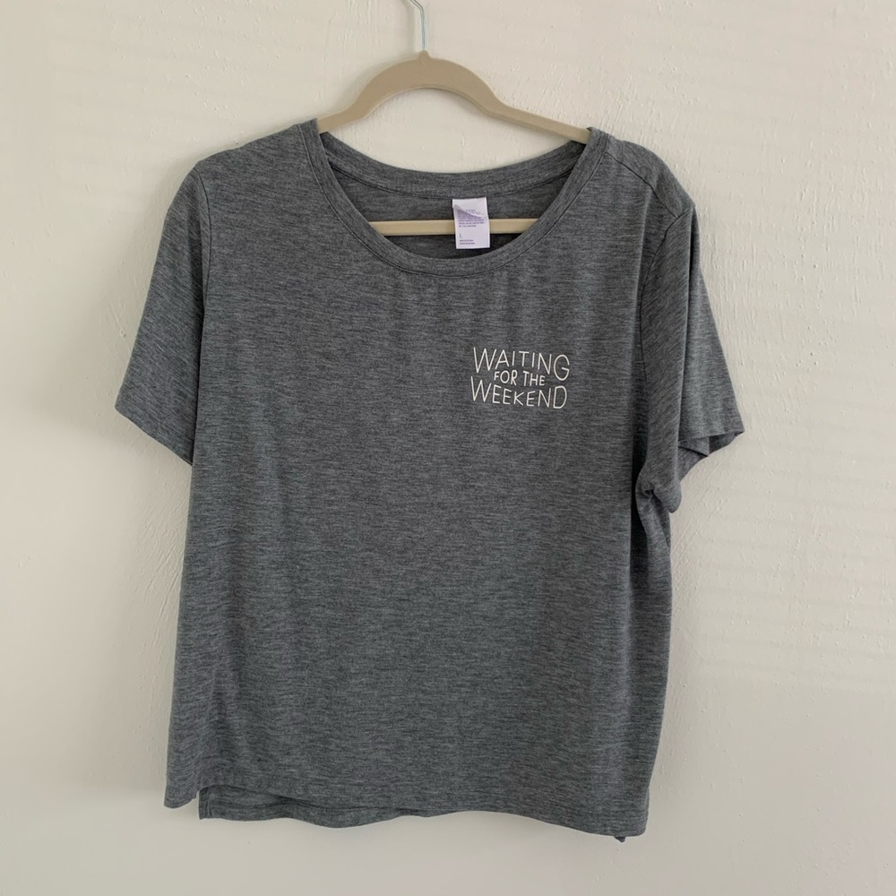 SALE 3/$20☀️ Graphic Tee